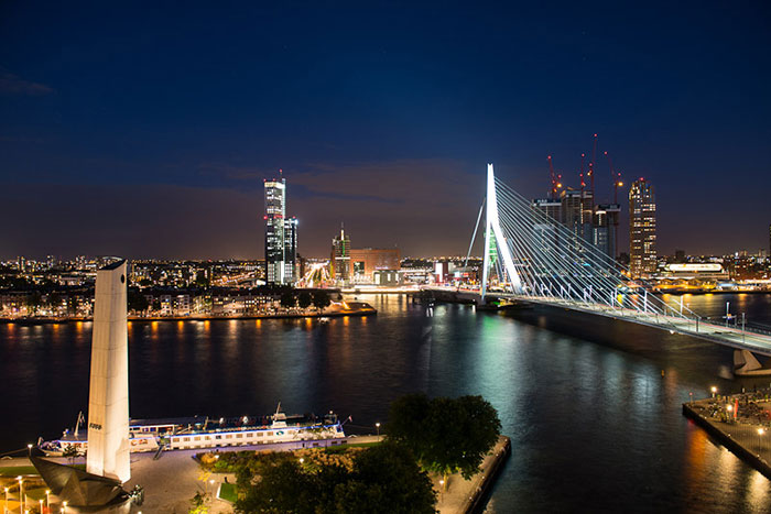 Puente Erasmus en la ciudad de Rotterdam