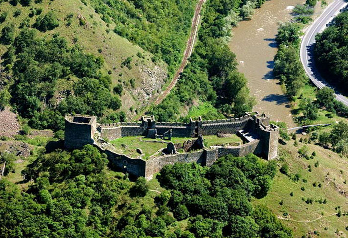 Fortaleza Maglic de la Edad Media