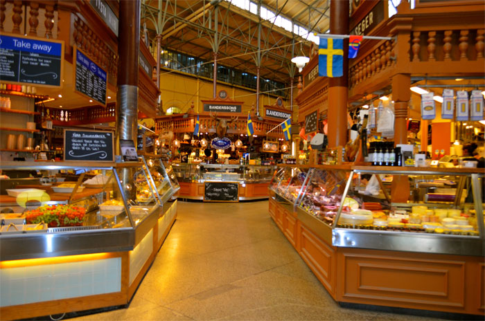 Mercado de comida sueca Österhalms Saluhall, en Estocolmo